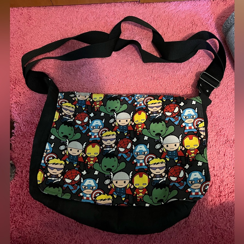 Large Marvel Superhero over the shoulder messenger bag. Only used once.